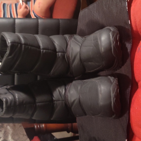 Boots - Picture 2 of 4